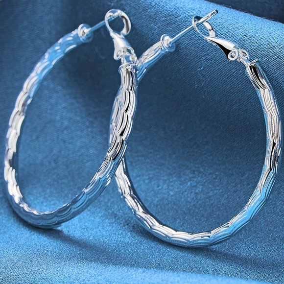 Beautiful .925 Sterling Silver 40mm Wave Stripes Round Hoop Earrings - Picture 6 of 6